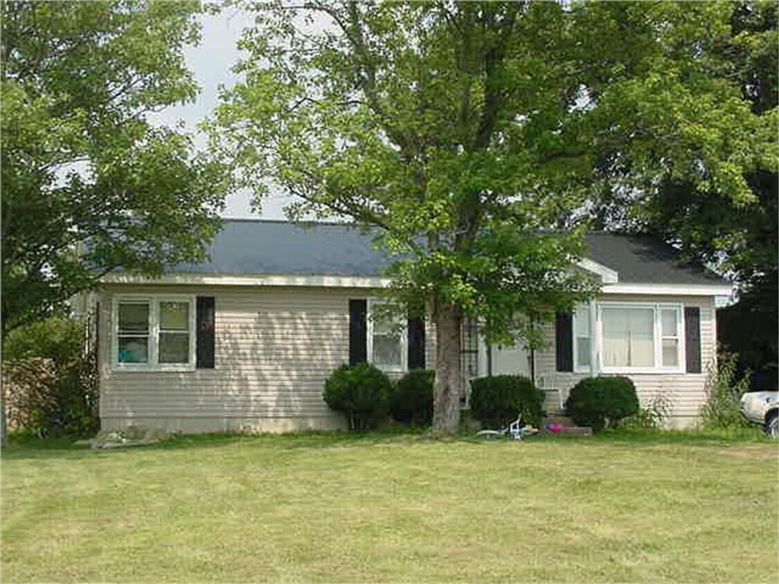 Foto principal - COMING SOON! Renovated 3 BR, 2 Bath House!...