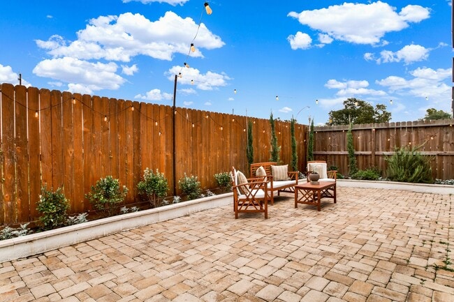 Foto del edificio - 6635 T C Jester Blvd