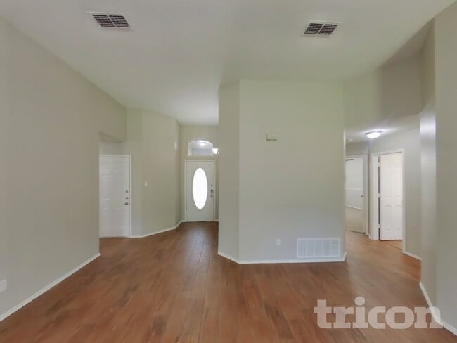 Building Photo - 2520 Clovermeadow Dr