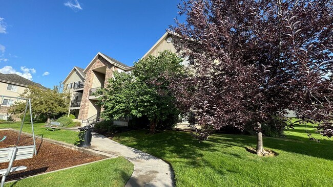 Foto del edificio - Beautiful top floor 3 bedroom 2 bath condo...