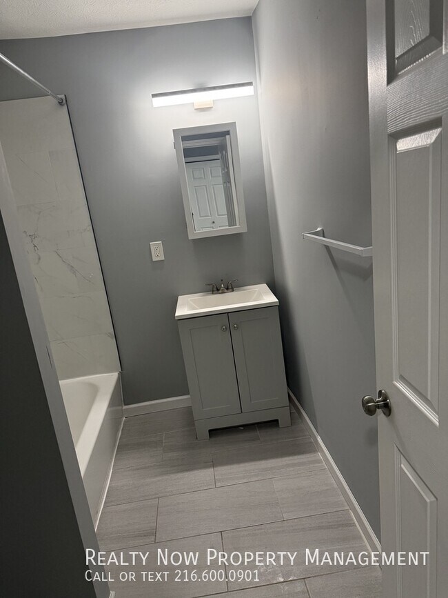 Foto del edificio - 2054 W 98th St