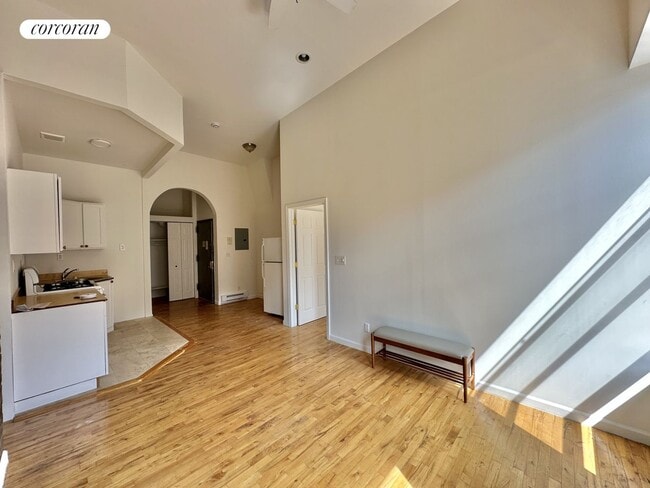 Building Photo - 215 E 118th St