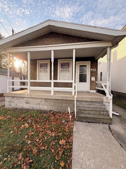 Primary Photo - 442 E Central