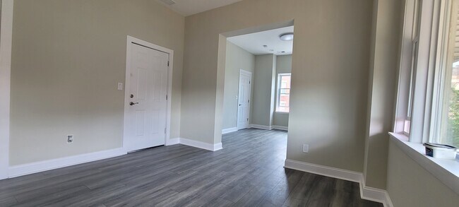 COMEDOR/SALA DE ESTAR - 2306 S Oakley Ave