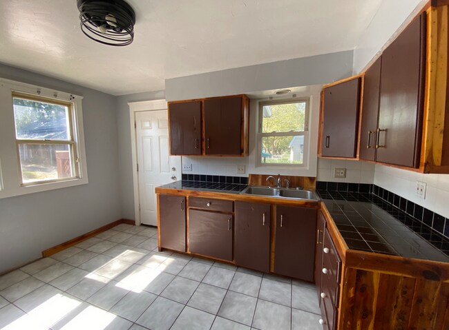 Foto del edificio - 4494 Turney Rd