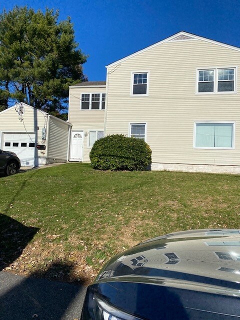 Side - 250 S Ridge St