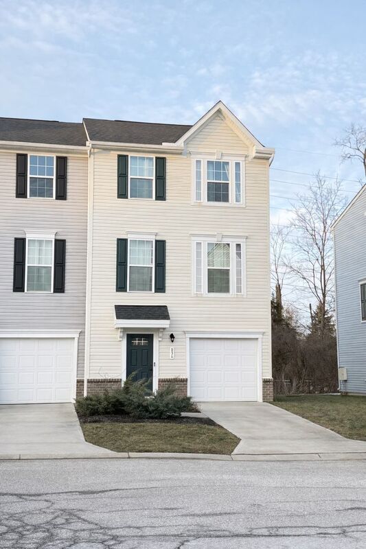 Building Photo - 836 Blackcomb Dr