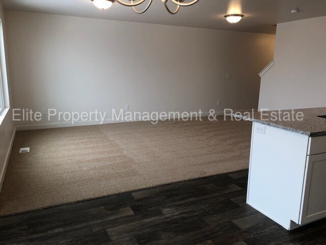 Building Photo - 14907 Beckenbauer Ave