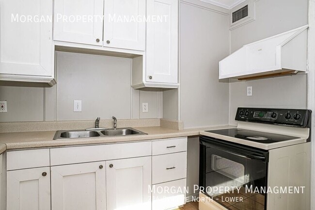 Building Photo - 214 8th Ave N