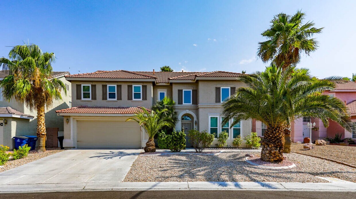Foto principal - West Vegas Pool Home With First Floor Bed ...
