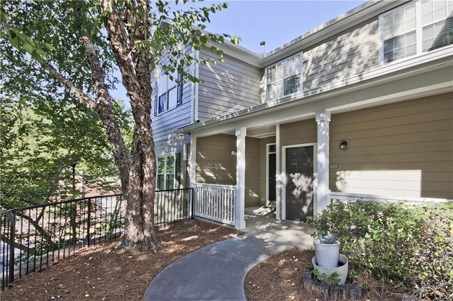 Building Photo - 8102 Woodland Ln