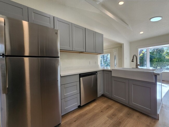 Building Photo - 715 Boyes Blvd