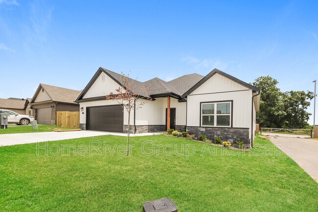 Building Photo - 1220 Mt Hood Dr