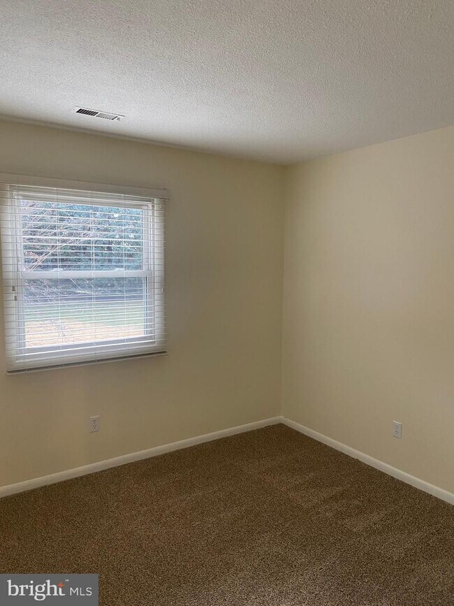 Building Photo - 103 N Edgewood Dr