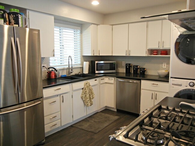 Kitchen - 955 Saulsbury St