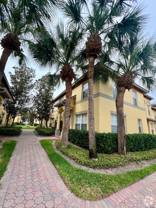 Lewis Island Bahama Isles Apartments for Rent with Extra Storage