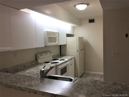 Foto del edificio - 8580 SW 212th St