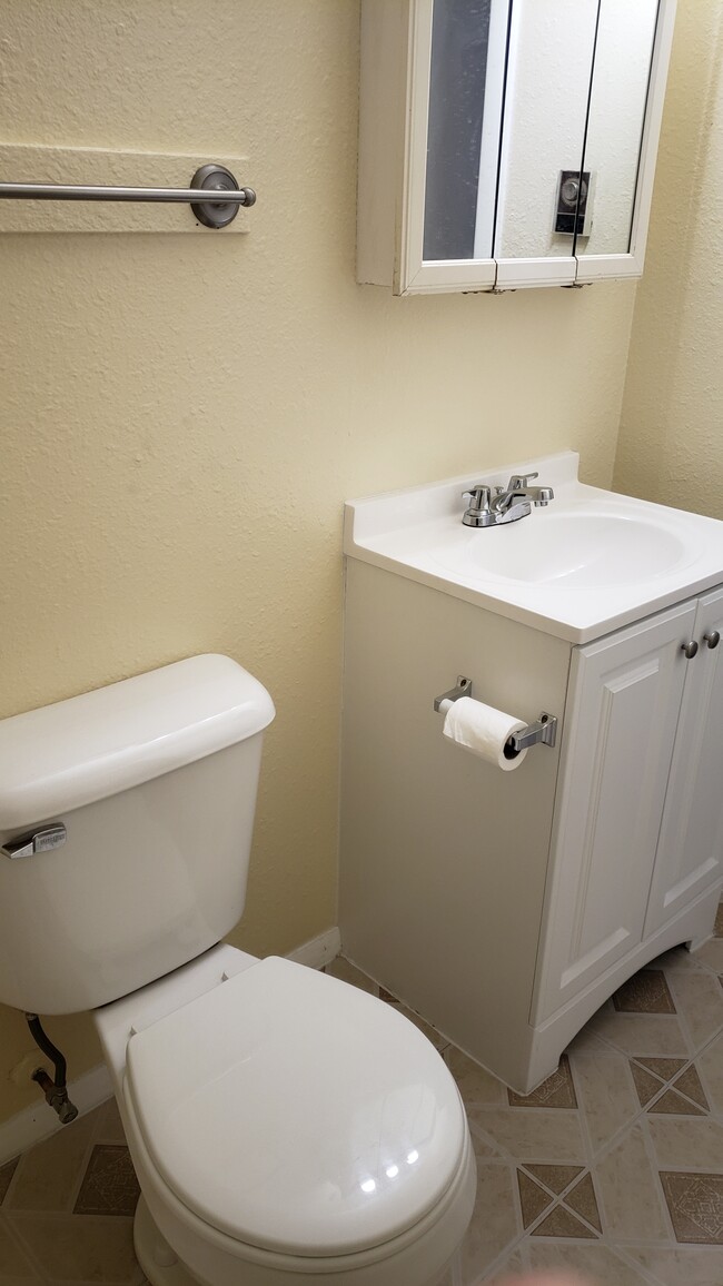 Bathroom - 9430 E M 21