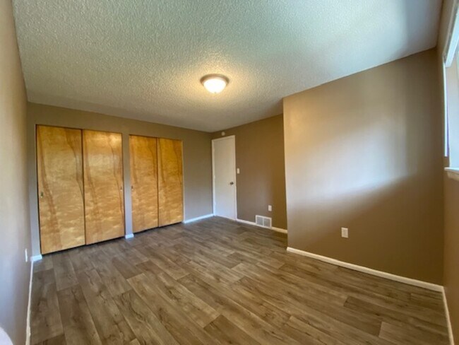 Building Photo - 1408 E Olympic Ave