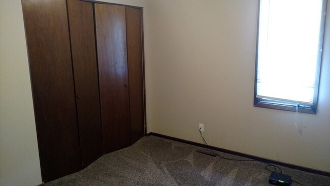 Bedroom - 1010 Country Club Dr