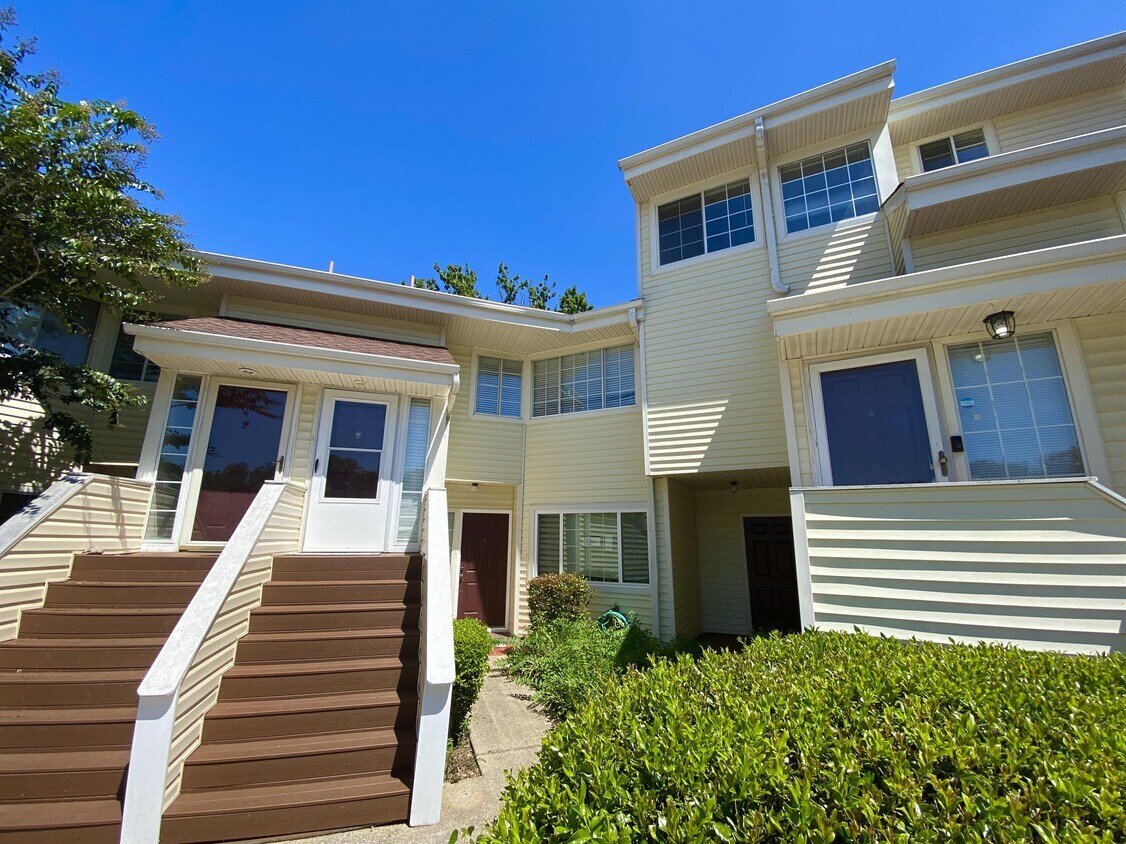 1155 Old Monrovia Rd NW, Huntsville, AL 35806 Townhouse for Rent in Huntsville, AL