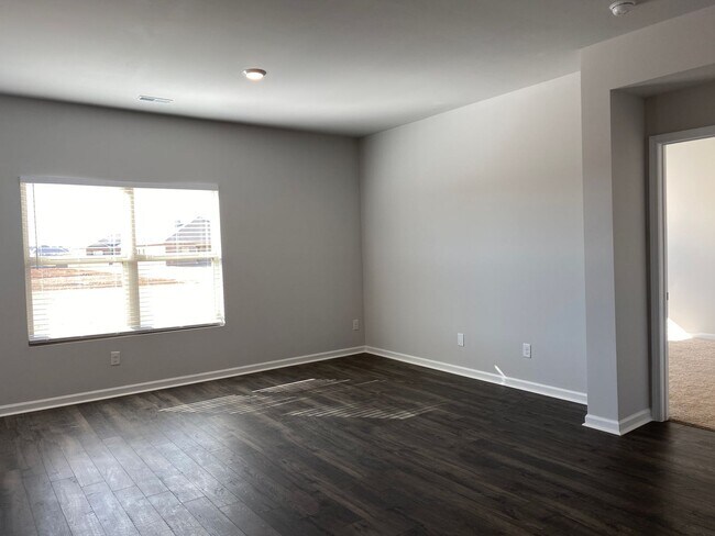Building Photo - 124 Red Fox Wy