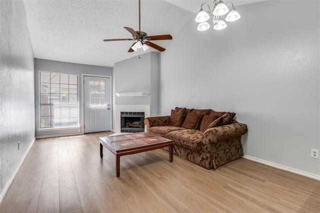 Foto del edificio - 9601 Forest Ln