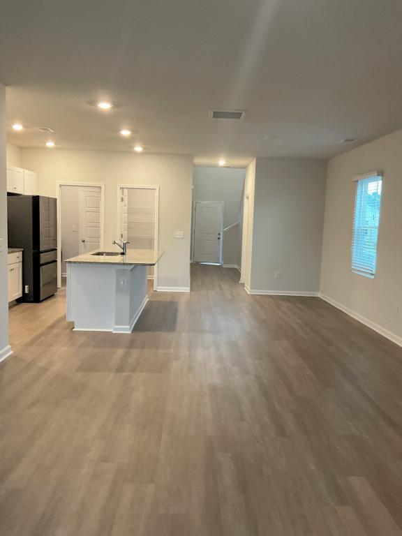 Foto del edificio - 8147 Forest Edge Dr