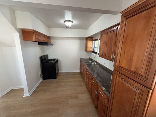 Building Photo - 328