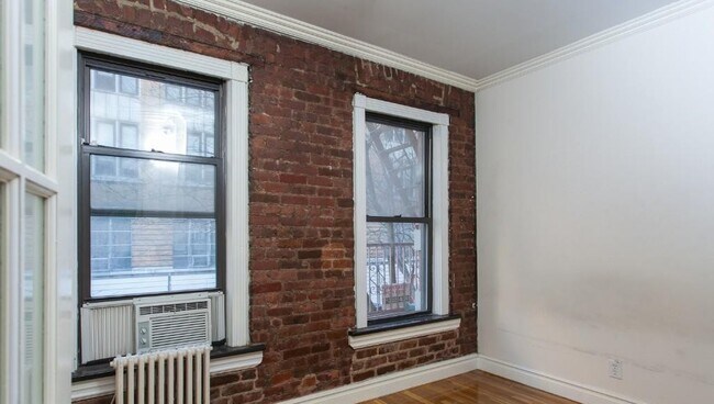 Building Photo - 410 E 13th St