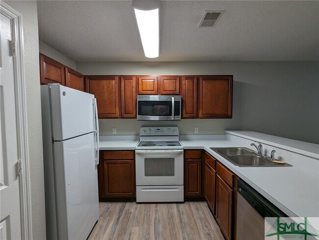 Foto del edificio - 1114 Towne Pk Dr