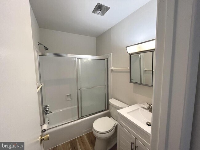 Foto del edificio - 211 Victor Pkwy