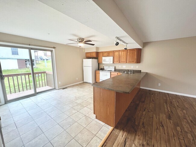 Cocina y balcón - 12 Sunridge Dr