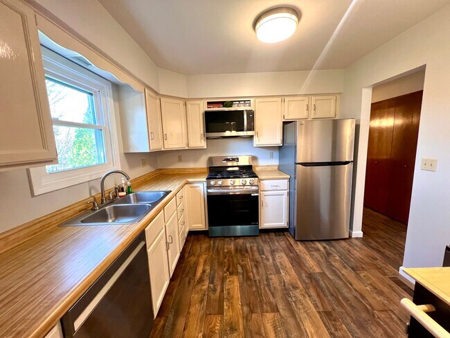 Foto del edificio - Apple Hill Community - 3 Bedroom 2 Bathroom - Beautiful Home for Rent!