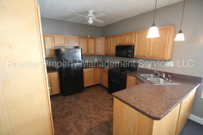Building Photo - 2 bedroom close to UofL Campus