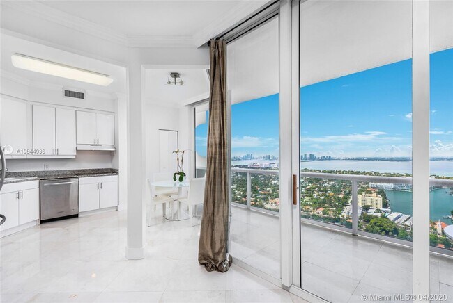 Foto del edificio - 4775 Collins Ave