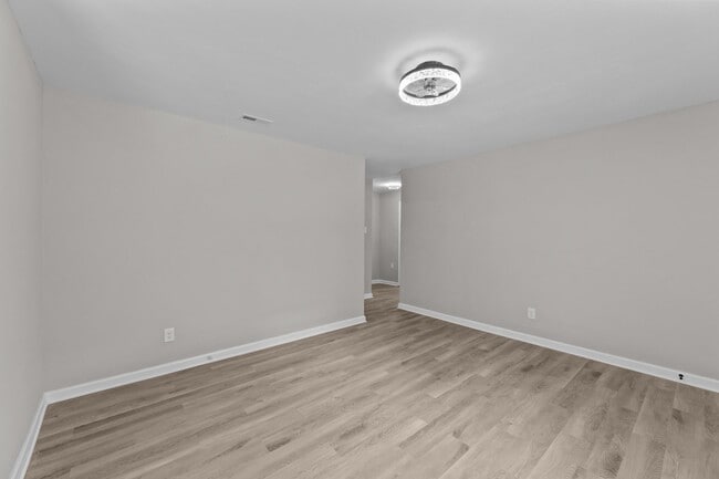 Building Photo - 1424 Springbrook Dr