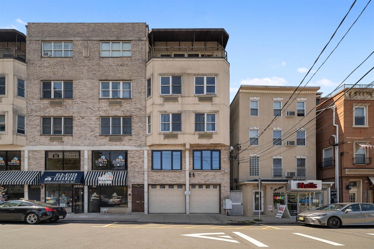 Primary Photo - 256 Old River Rd
