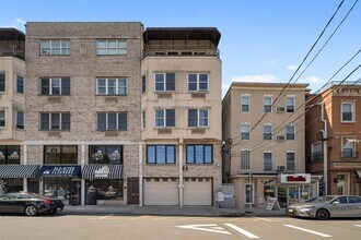 Building Photo - 256 Old River Rd