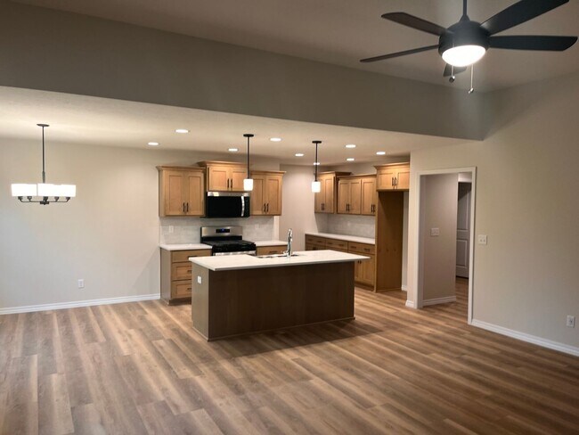 Foto del edificio - Beautiful, brand-new, 3-bedroom, 2-bath home in Nixa with a 3-car garage.