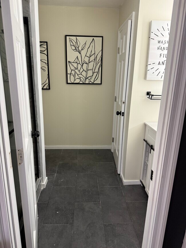 Foto del edificio - 4440 Renwood Dr