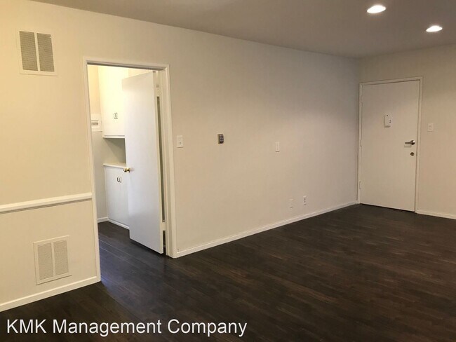 Foto del edificio - 1 br, 1 bath Apartment - 308 S. Doheny Dr....