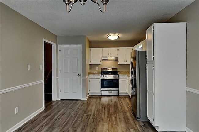 Building Photo - 379 Sumer Ln N