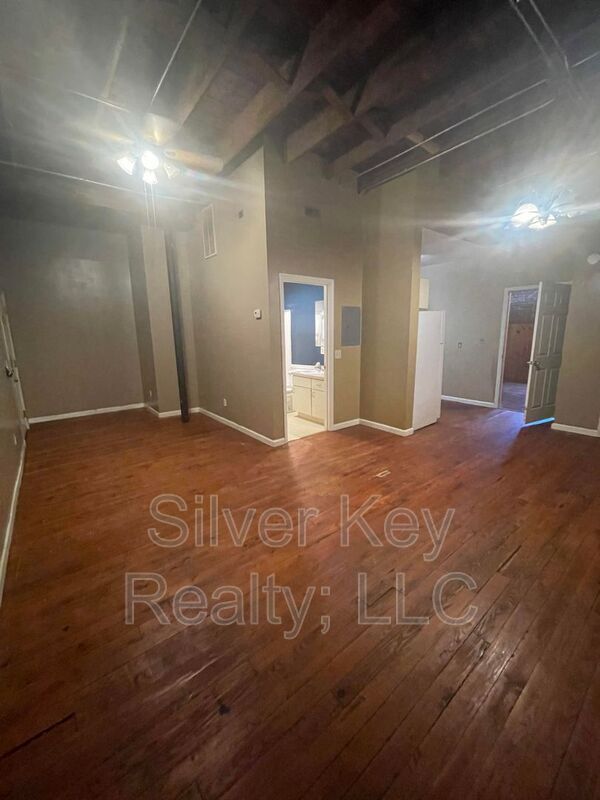 Building Photo - 217 E Washington Ave