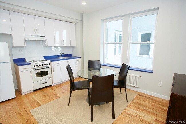 Foto del edificio - 215 E Broadway