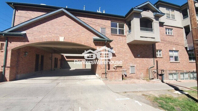 Building Photo - 2901 Wyandot St