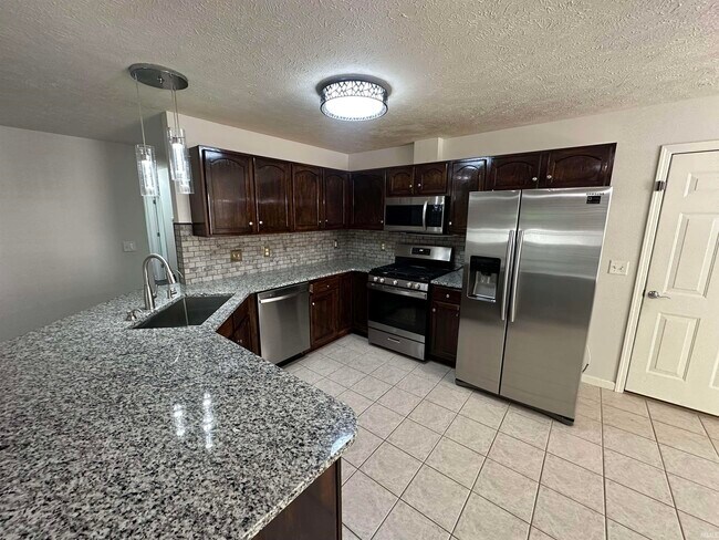 Foto del edificio - 10686 Fall Creek Dr