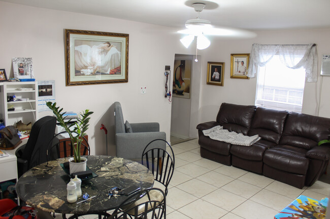 Foto del edificio - 5955 SW 5th St