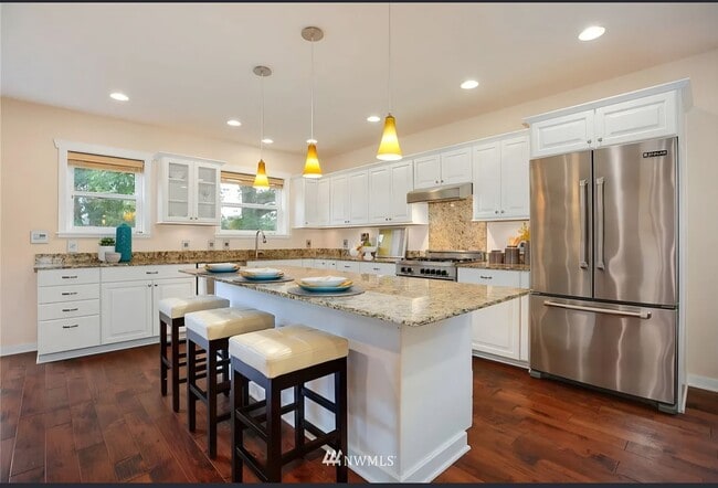 Building Photo - Spacious 5 bedroom home in desirable North Seattle Location!