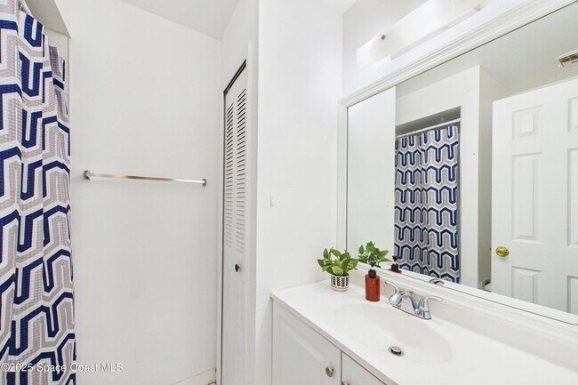 Foto del edificio - 3021 Sir Hamilton Cir